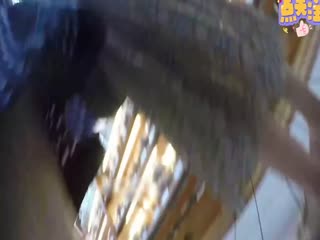 [偷拍] 超市尾随狂; 拍！ 年轻,`$美女裙底春光全泄露